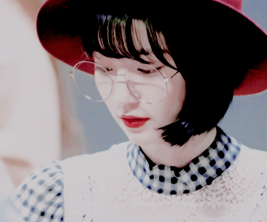 OhMyGirl:裴有彬。