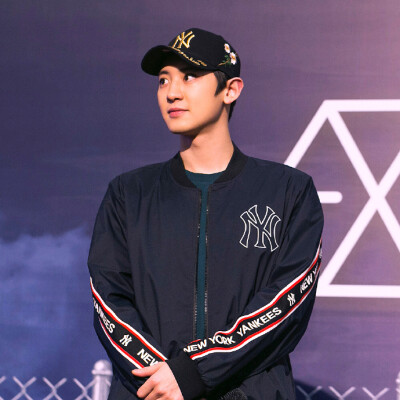 #和exo携手同行# #朴灿烈# #金钟仁## 吴世勋# 180323 mlbkorea INS更新:: KAI SEHUN CHANYEOL ::MLBKOREA HONG KONG TIMES SQUARE EXO人气爆棚！！！ ​​​​