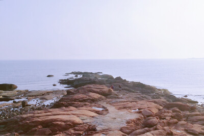 2018年，3月。青岛，太平角。周末，大晴，日暖。