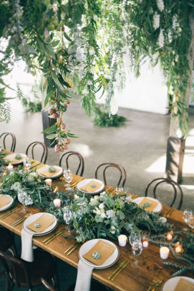 在你的婚礼，餐桌上将是一片生机，婚礼餐桌布置。