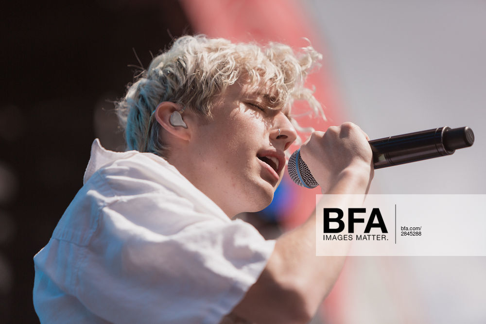 #TroyeSivan 戳爷
troye在Hunter for Target活动上演出的照片
via bfa ​（via @TroyeSivanDaily）