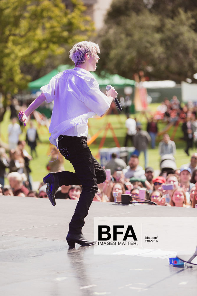 #TroyeSivan 戳爷
troye在Hunter for Target活动上演出的照片
via bfa ​（via @TroyeSivanDaily）