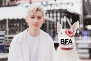 #TroyeSivan 戳爷
troye在Hunter for Target活动上演出的照片
via bfa ​（via @TroyeSivanDaily）