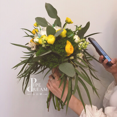 出山……
给闺蜜的姐姐做了个手捧花