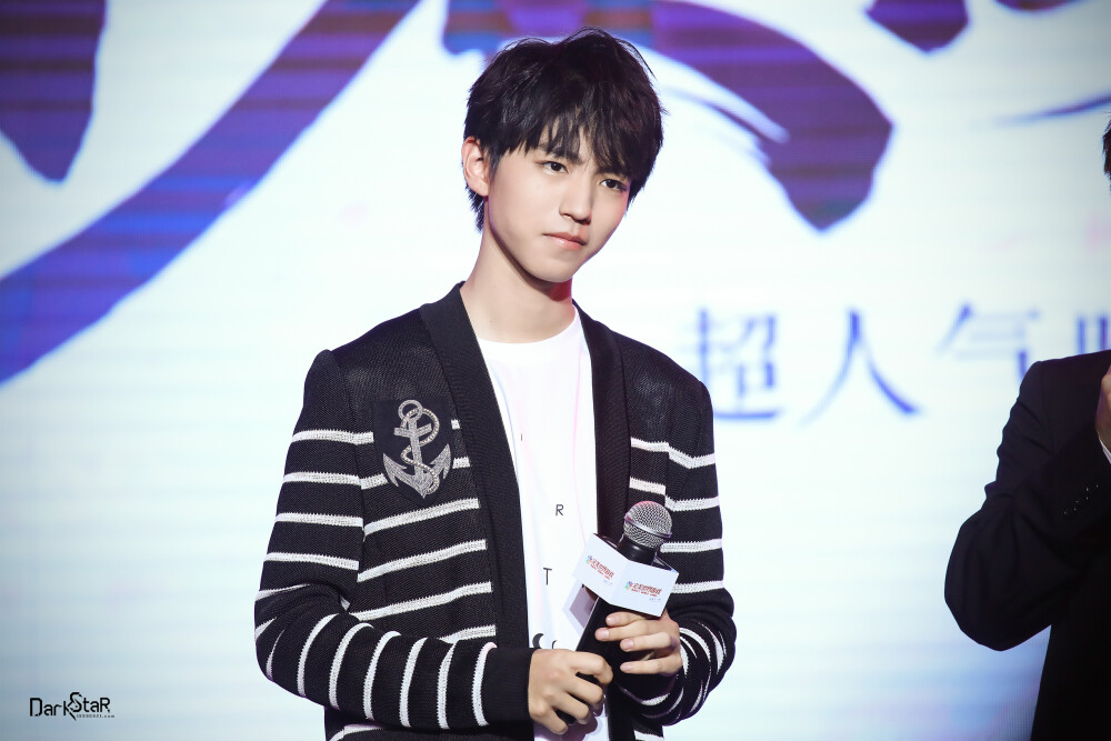 王俊凯×2018.03.27完美世界游戏品牌战略发布会×cr：logo