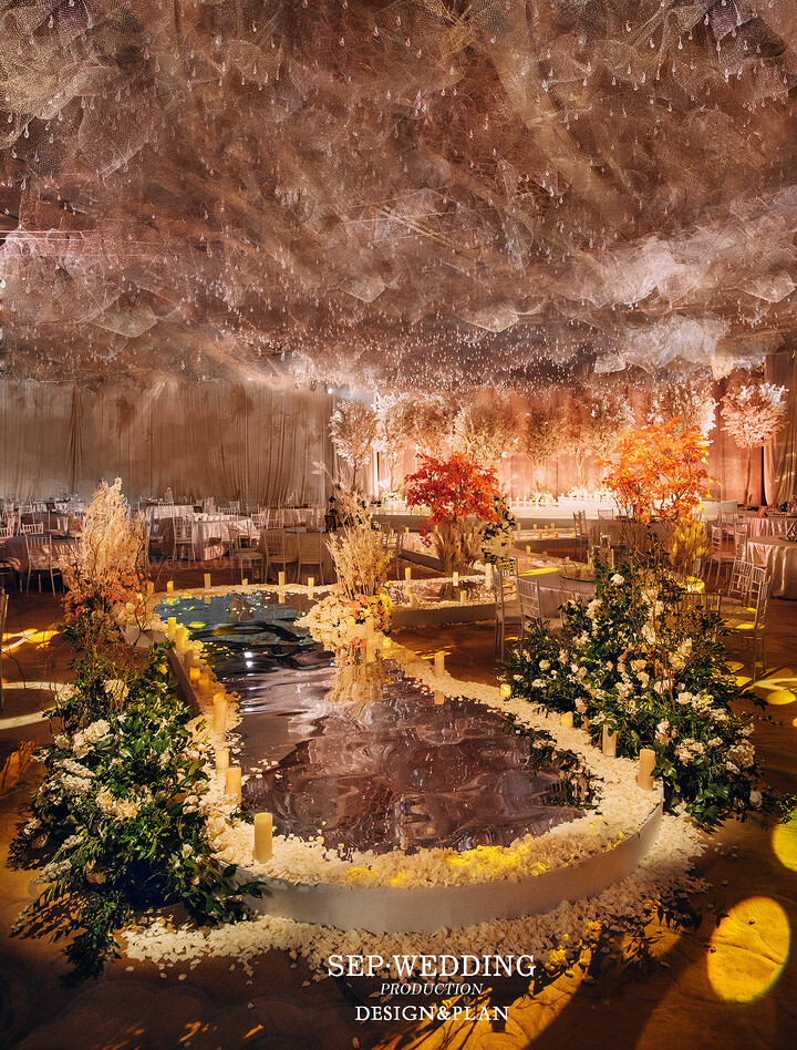 《当我望向你，四季就在我眼前》我要给你写一封很长的信，大概需要一年吧； 把春天柳树抽出的第一颗嫩芽写进信； 把夏天知了的第一声蝉鸣声装进信里； 把秋天黄昏时的第一片晚霞印在信里； 再把冬天的第一场干净的雪洒在信上； 最后，我还要把四季最好的我放进去。 你予我春夏秋冬，我赠你一生四季。