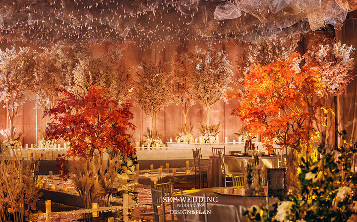 《当我望向你，四季就在我眼前》我要给你写一封很长的信，大概需要一年吧； 把春天柳树抽出的第一颗嫩芽写进信； 把夏天知了的第一声蝉鸣声装进信里； 把秋天黄昏时的第一片晚霞印在信里； 再把冬天的第一场干净的雪洒在信上； 最后，我还要把四季最好的我放进去。 你予我春夏秋冬，我赠你一生四季。