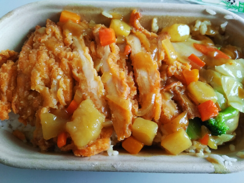 百年义利的咖喱鸡排饭