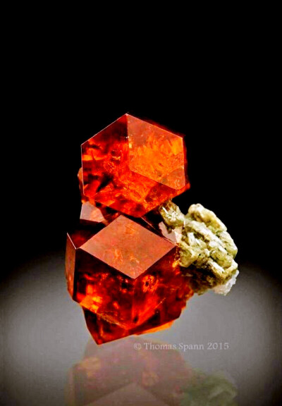 完美晶体 钙铝榴石 （桂榴石）Hessonite ​​​