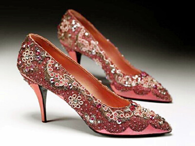 1950-60年代，Roger Vivier 为 Dior 定制的女鞋。 ​​​