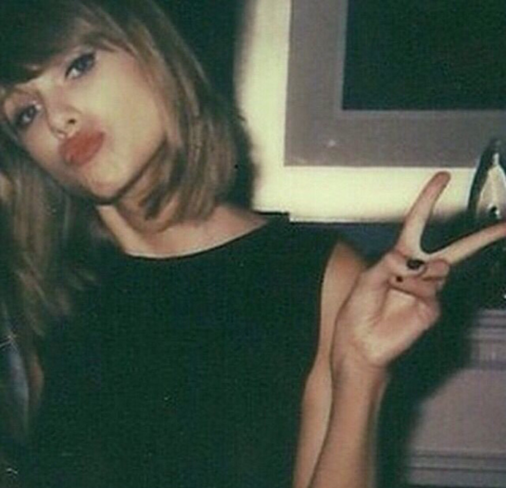 Taylor swift——I'll spend forever wondering if you kenw, I was enchanted to meet you. 