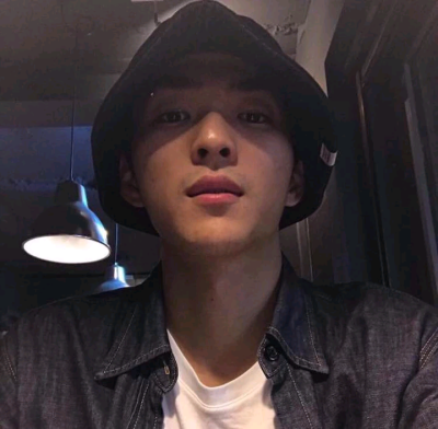 你问我爱你什么
如果我可以告诉你
我就不会夜夜哭泣
阿玥
q3510810966