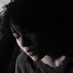 你问我爱你什么
如果我可以告诉你
我就不会夜夜哭泣
阿玥
q3510810966