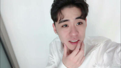 来源看水印
牡丹亭前会情郎