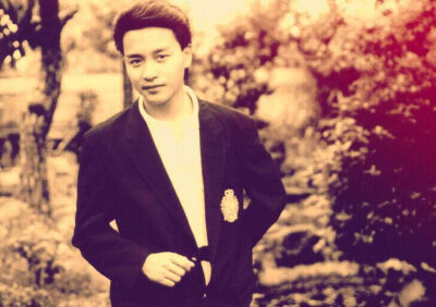 最喜欢的漂亮哥哥~(≧∇≦)/（张国荣）