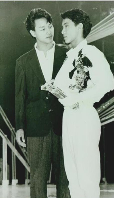 最喜欢的漂亮哥哥~(≧∇≦)/（张国荣）