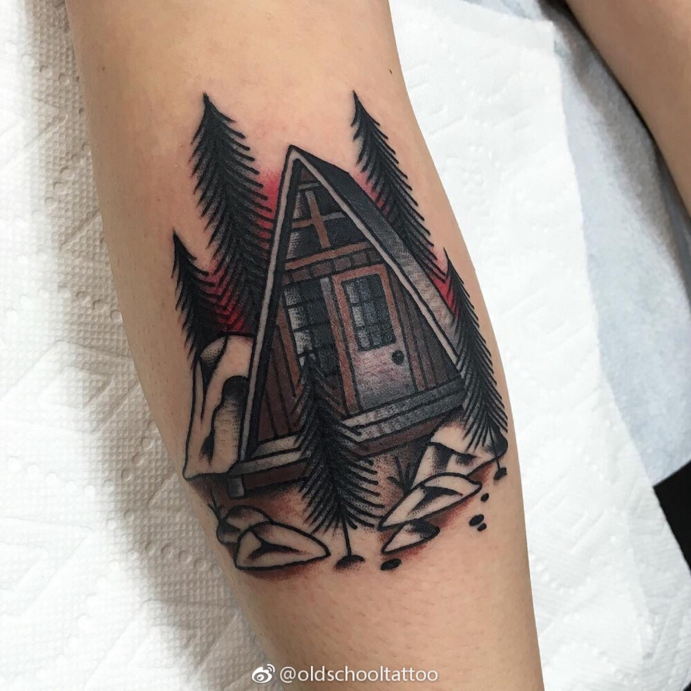 Tattoo 林中的小屋 屋顶的十字架