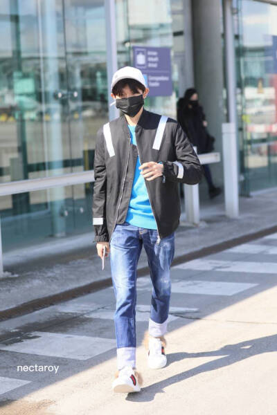 王源 180323 巴塞尔赴北京 cr:_NectaRoy_