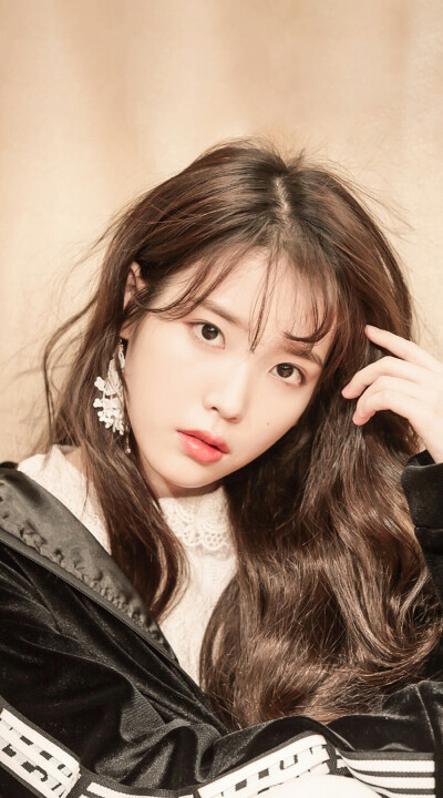 IU(李知恩)