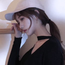 大家好我是新来的，老..老婆，是这样叫吗