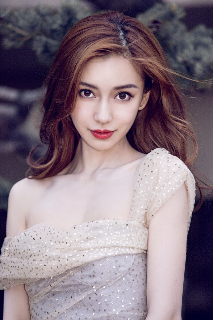 Angelababy
亮相Dior上海高订大秀