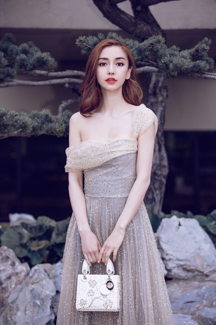 Angelababy
亮相Dior上海高订大秀