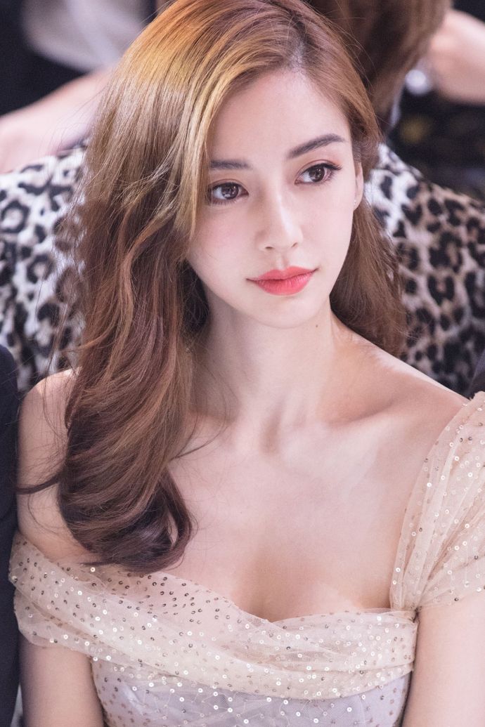 Angelababy
亮相Dior上海高订大秀