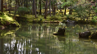 日本京都西芳寺，又称苔寺。世界文化遗产。需要提前至少一周预约。入寺须先抄经才可以参拜。