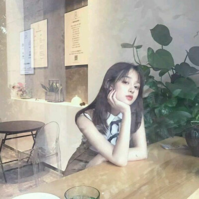 网名：betray+
个签：像巷子里的猫 我很自由但没有归宿
-投稿：听灵