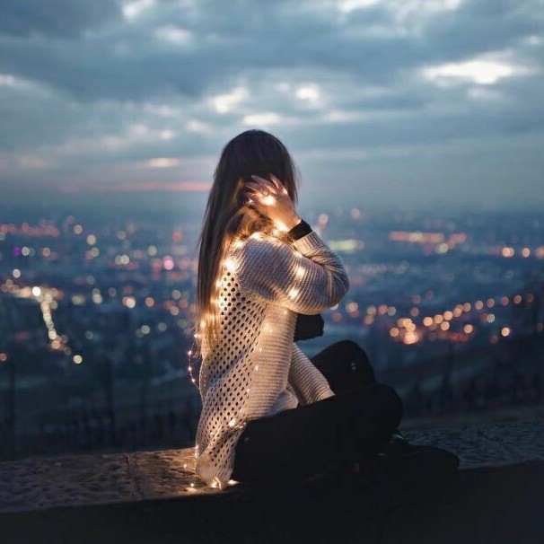 网名：觅香
个签：下完这场雨 我就去找你 哪知这场雨绵绵不绝
- 投稿：听灵