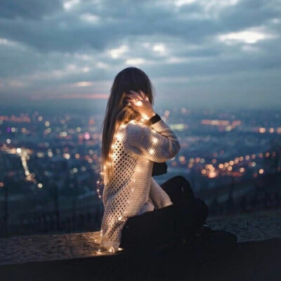 网名：觅香
个签：下完这场雨 我就去找你 哪知这场雨绵绵不绝
- 投稿：听灵