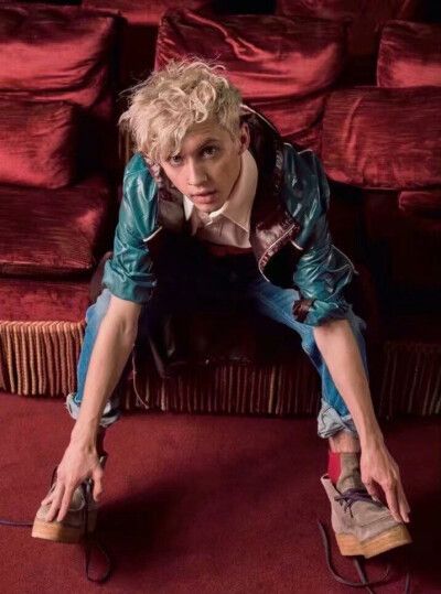 戳爷Troye Sivan最新《NYLON》杂志德国版写真
图源：@戳爷的绯闻男友