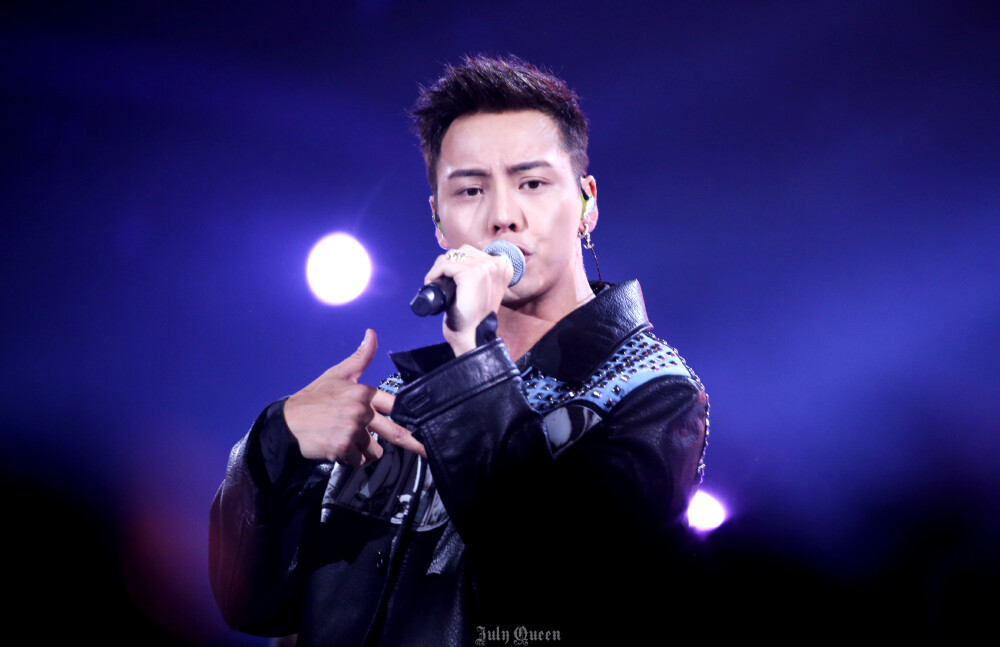 【陈伟霆 William Chan】180331 浙江卫视春季盛典 OPPO R15 新品发布会 5092 x 3294 px (图源: 微博 @陈伟霆JulyQueen应援站 weibo.com/6304897439/GagvW2uyO)
