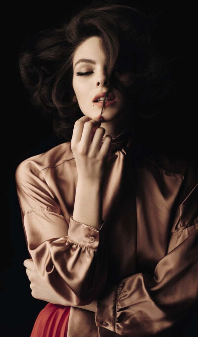 Steven Meisel 镜头下的 Vittoria Ceretti 