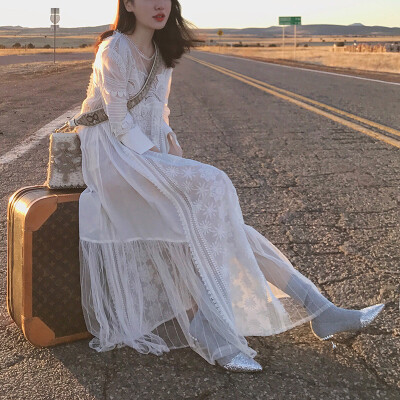 「卢洁云」CARIEDO 2018春新款仙气质女蕾丝拼接七分袖白色连衣裙