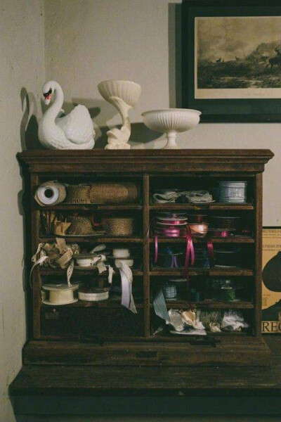 Swallows and Damsons 花艺店