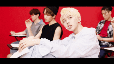 蔡徐坤 偶像练习生 可爱 衬衫 青春 上学 金发 棒棒糖 王炸四子