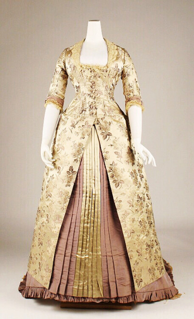 维多利亚时期的礼服（1837-1901）