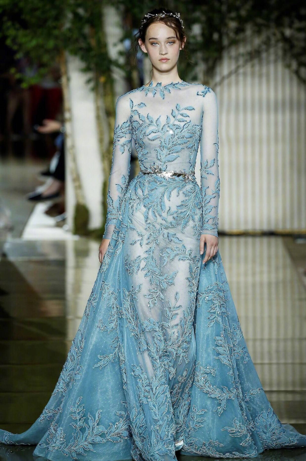 Zuhair Murad Couture F/W 17/18
典雅奢華的刺繡、讓人墜入華麗的繁星之中～ 美極了 ​​​