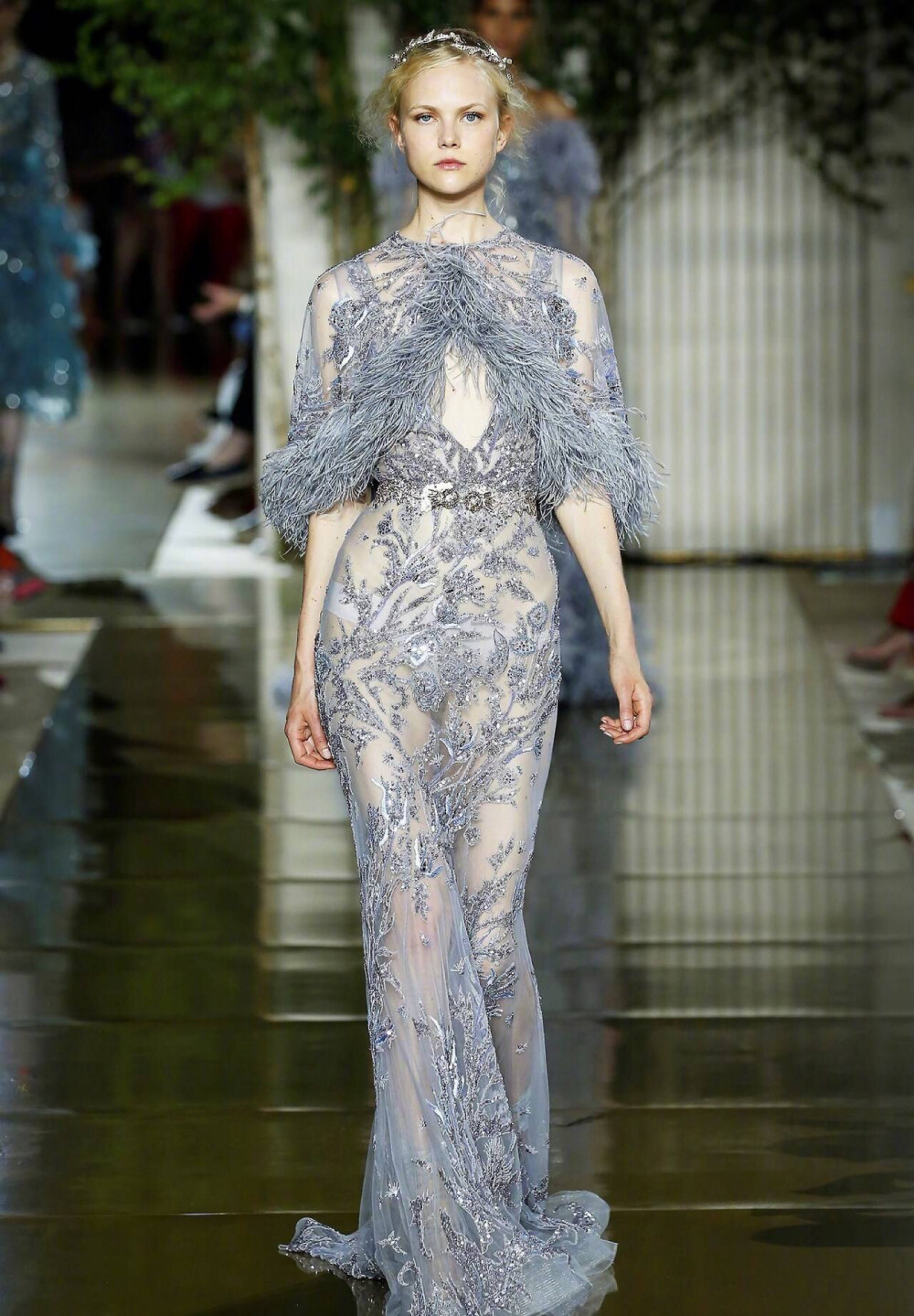 Zuhair Murad Couture F/W 17/18
典雅奢華的刺繡、讓人墜入華麗的繁星之中～ 美極了 ​​​