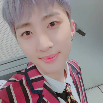 PENTAGON 李会泽（HUI）