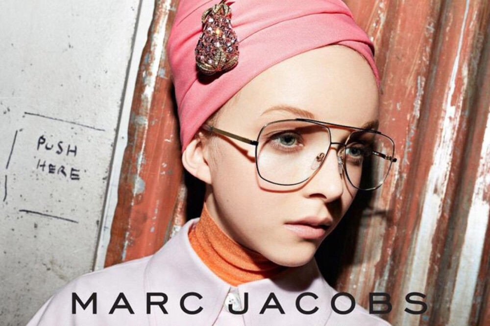 Marc Jacobs（马克·雅各布）释出2018春夏配件系列广告大片