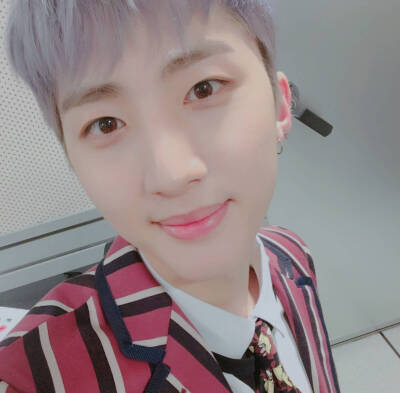 PENTAGON 李会泽（HUI）