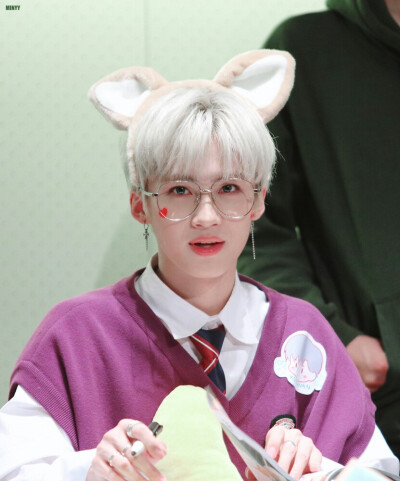 PENTAGON 闫桉（YANAN）