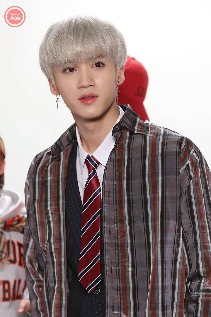 PENTAGON 闫桉（YANAN）