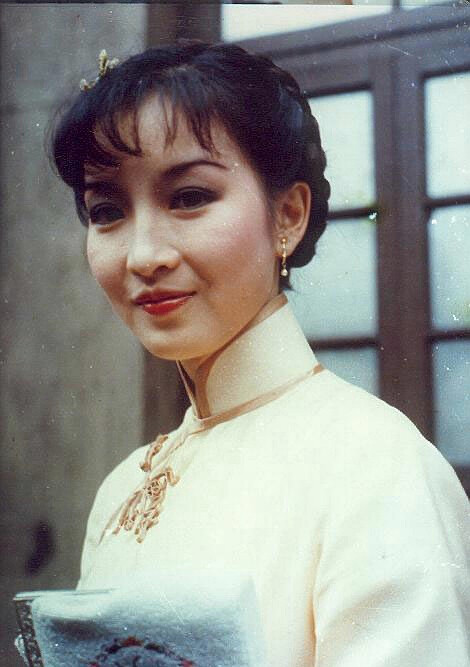 黄杏秀《乱世儿女》