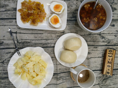 醪糟汤圆+鲜虾饼+苹果+馒头