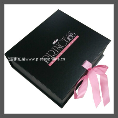 高档硬纸板白色礼品盒
精美黑色包装盒