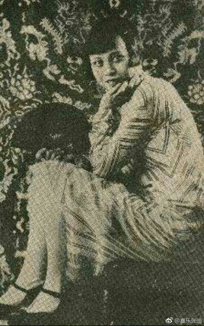 “小妹妹”黎明晖，家里人称她为“少爷”。毕业于两江女师，在电影圈内外，深得观众喜爱。