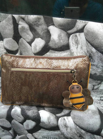小蜜蜂手拿包